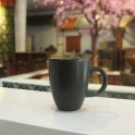 Cốc cà phê quai c men đen lòng gốm