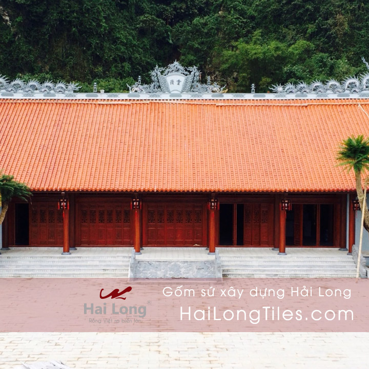 ngoi am duong lop dinh chua gom su Hai Long Bat Trang