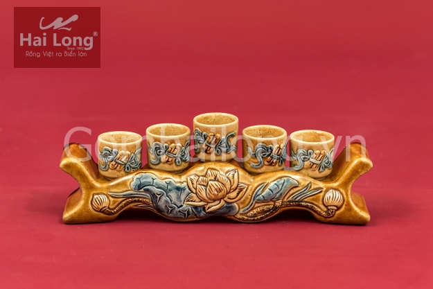 Kỷ 5 chén men Hoàng Lưu Ly đắp nổi hoa sen
